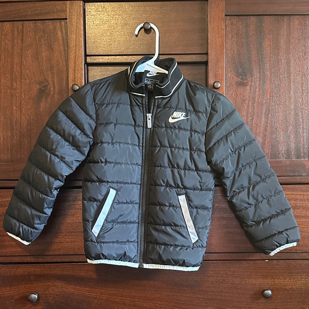 Nike Kids Black and white Puffer Jacket Size S 4-5